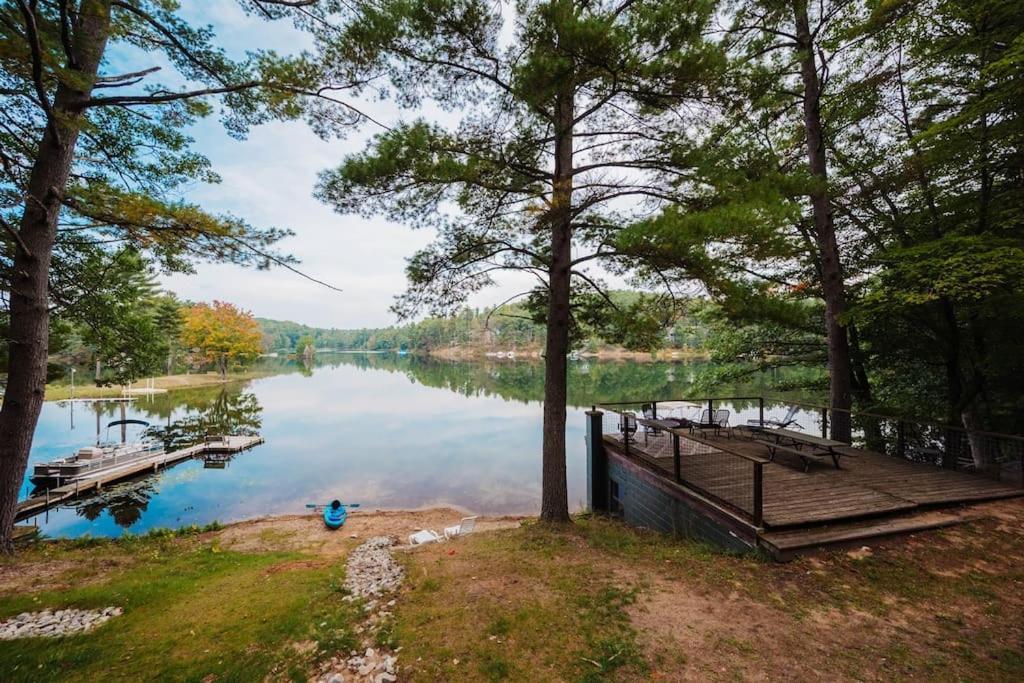 Arbutus Lake 3 Bedroom Cottage Τράβερς Σίτι Εξωτερικό φωτογραφία