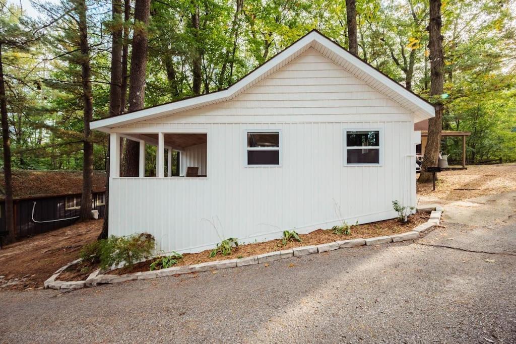 Arbutus Lake 3 Bedroom Cottage Τράβερς Σίτι Εξωτερικό φωτογραφία