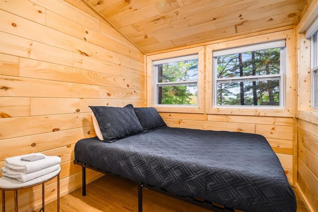 Arbutus Lake 3 Bedroom Cottage Τράβερς Σίτι Εξωτερικό φωτογραφία