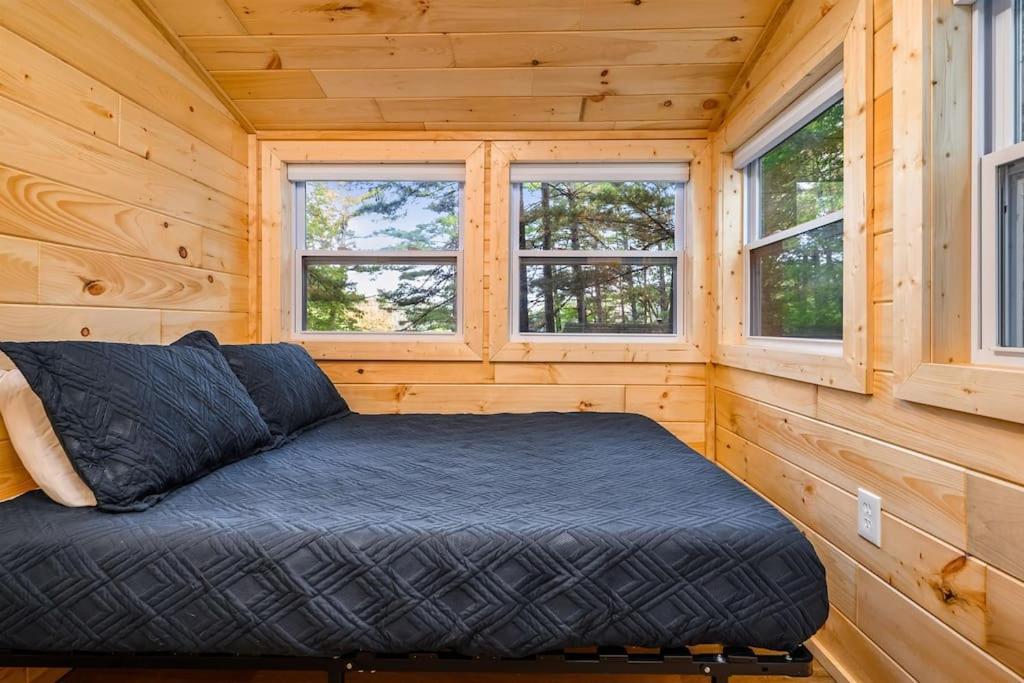 Arbutus Lake 3 Bedroom Cottage Τράβερς Σίτι Εξωτερικό φωτογραφία