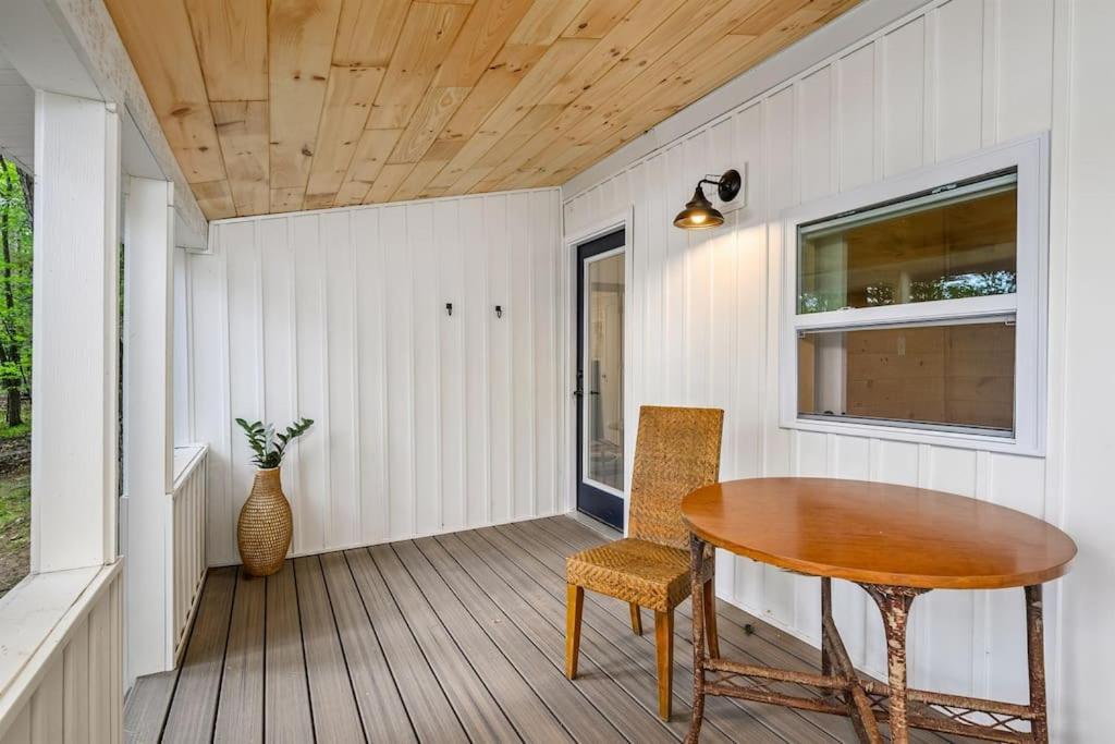 Arbutus Lake 3 Bedroom Cottage Τράβερς Σίτι Εξωτερικό φωτογραφία