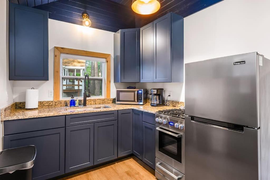 Arbutus Lake 3 Bedroom Cottage Τράβερς Σίτι Εξωτερικό φωτογραφία