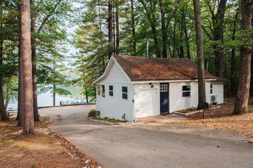 Arbutus Lake 3 Bedroom Cottage Τράβερς Σίτι Εξωτερικό φωτογραφία